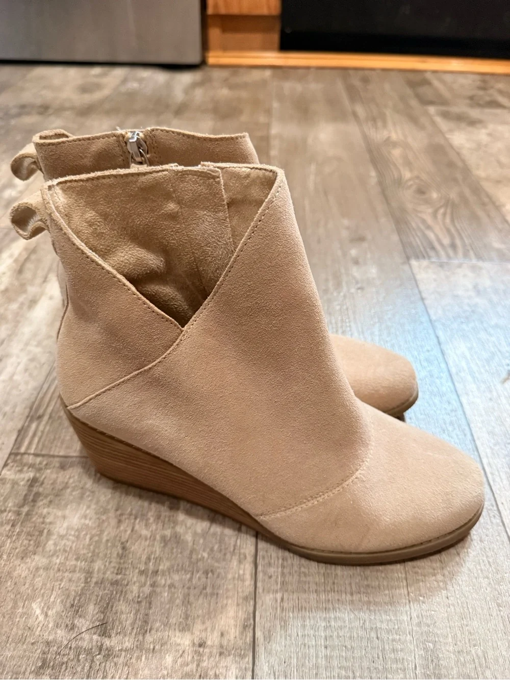 TOMS Kaia Wedge Booties Women’s Size 8M Beige Suede - Picture 5 of 6